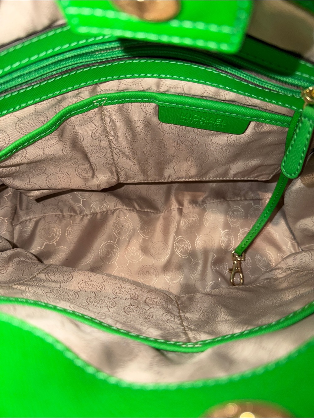 Michael Kors Hamilton Large Saffiano Leather Tote - Green - Picture 9 of 10